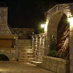 - Vendégház
