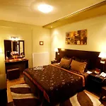 - 4* Kalonéri