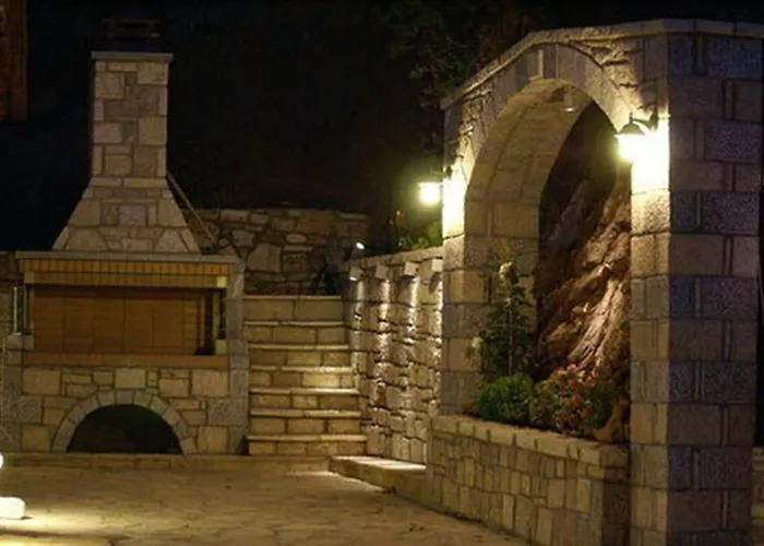 - ゲストハウス